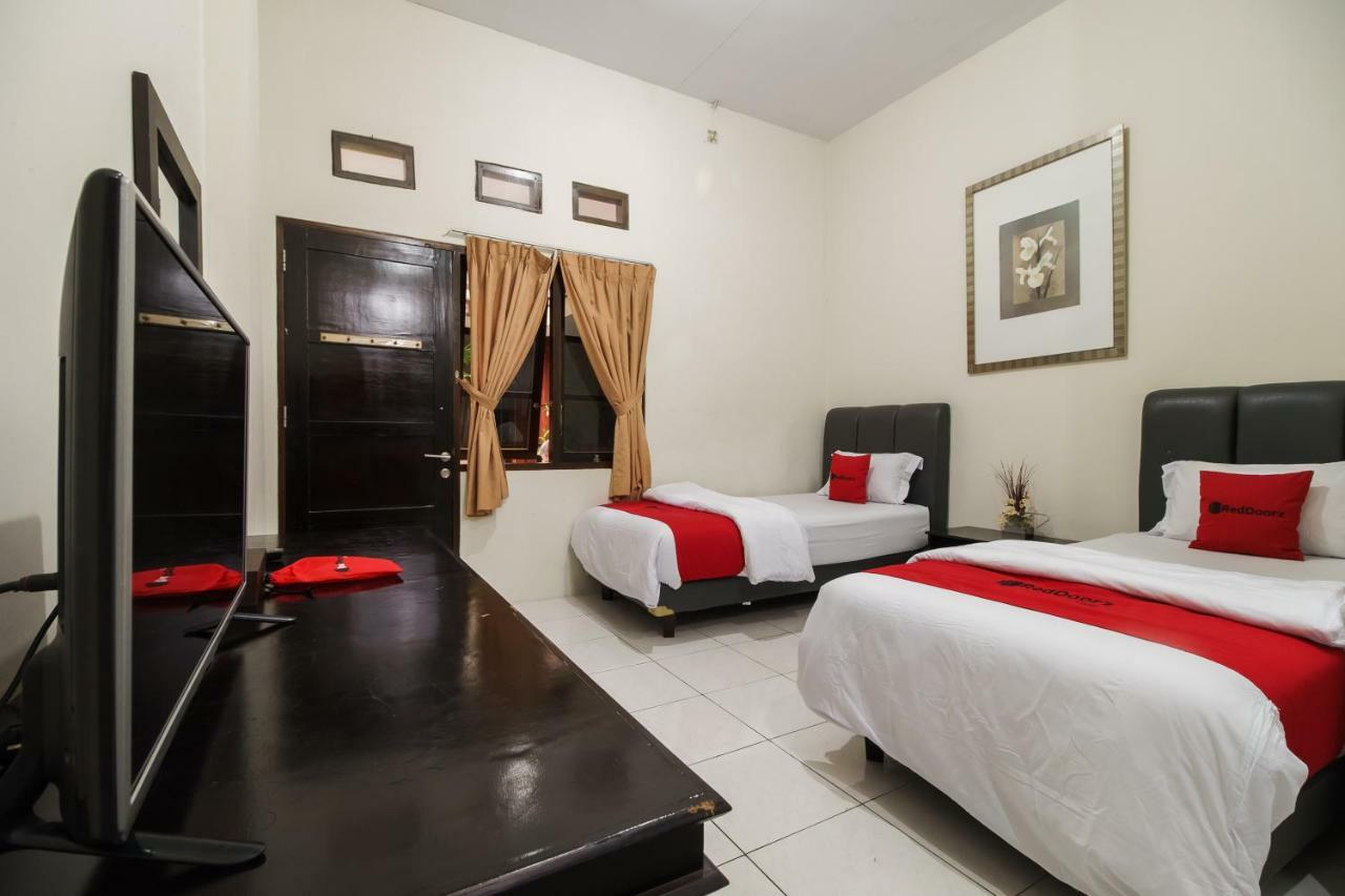 Reddoorz Syariah Near Fort Marlborough Bengkulu Exterior photo